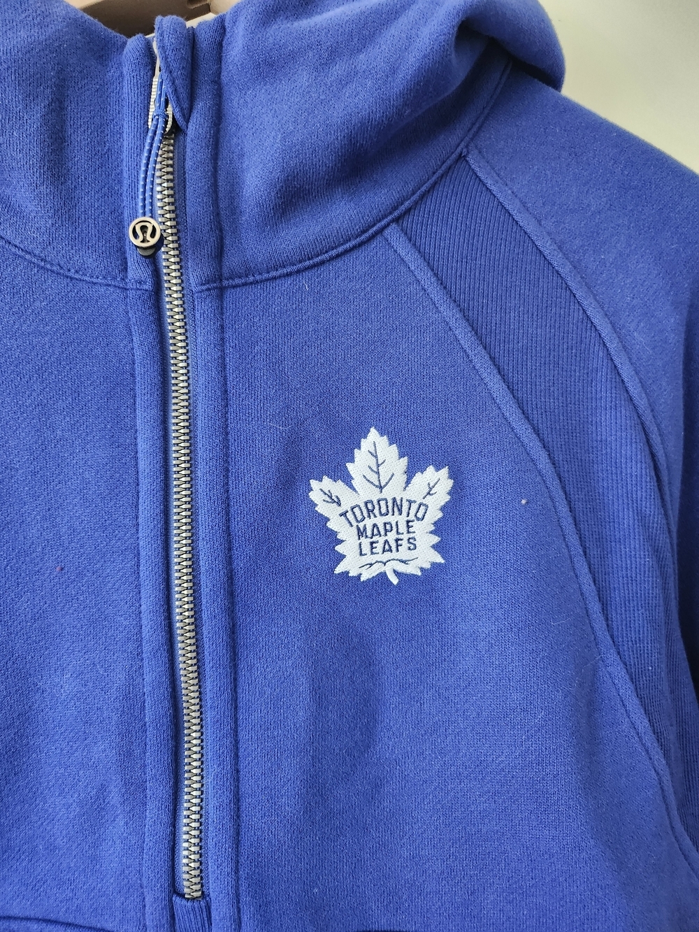 NHL Wmns Toronto Maple Leafs Lululemon Larkspur Scuba Oversized Half-Zip Hoodue - Picture 4 of 6